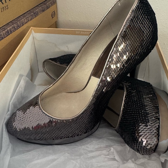 Elegant Sequin Pumps - Picture 1 of 3